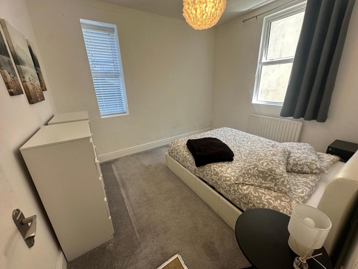 Modern 2-Bedroom Apartment - Heart of Douglas - B&B Tockholes