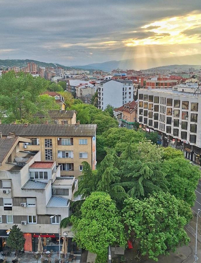 Stylish City Center Apartment with Private Parking - B&B Skopje