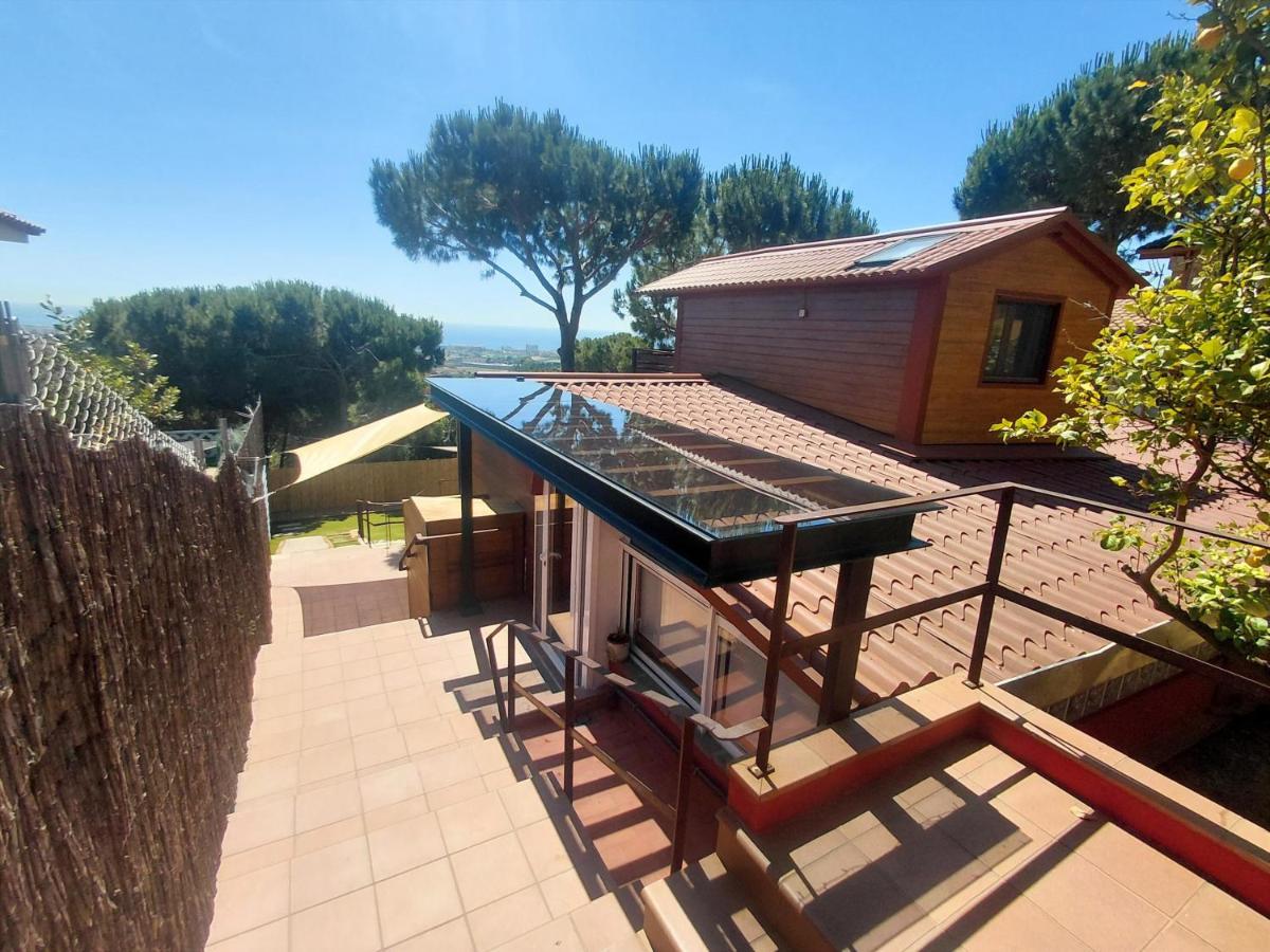 Casa de madera con piscina y vistas al mar - B&B Pineda de Mar