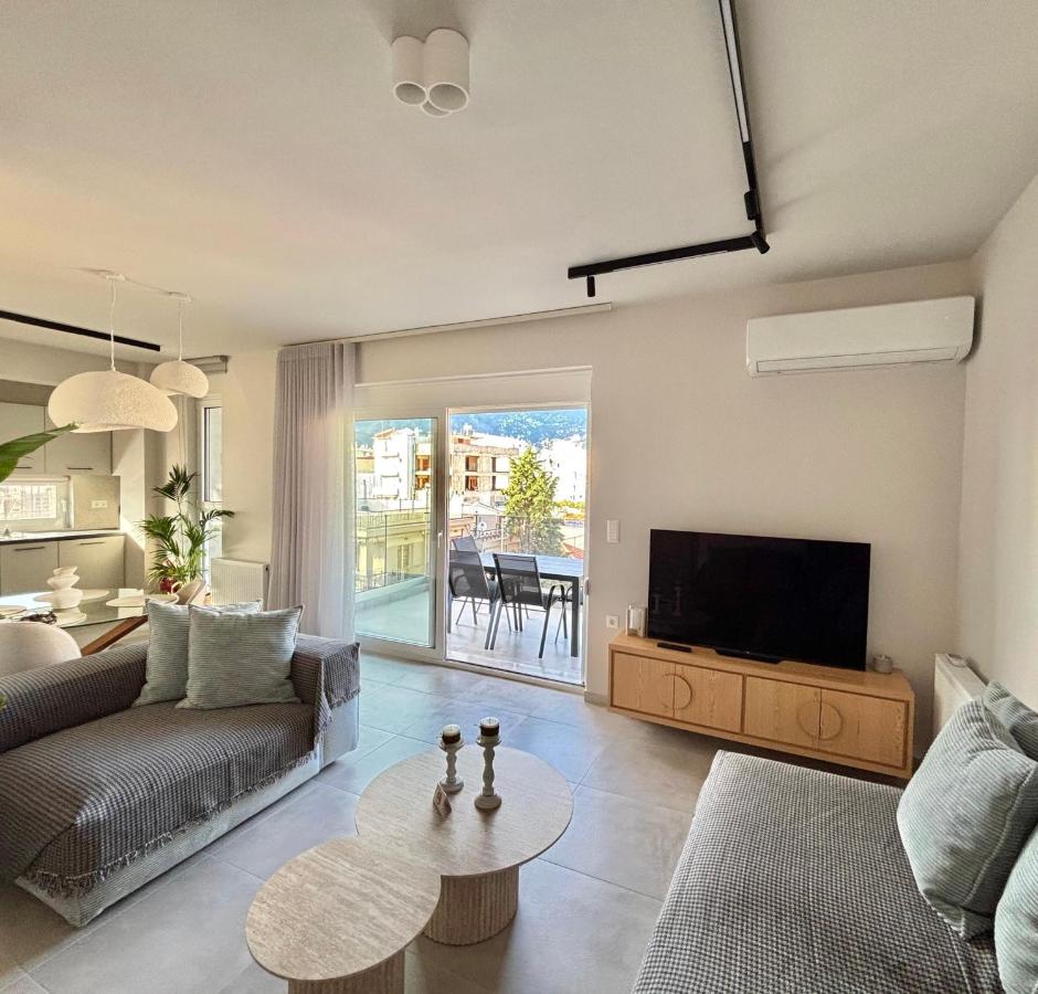 VOLOS Luxury Suite Pnoes with PRIVATE PARKING - B&B Volos