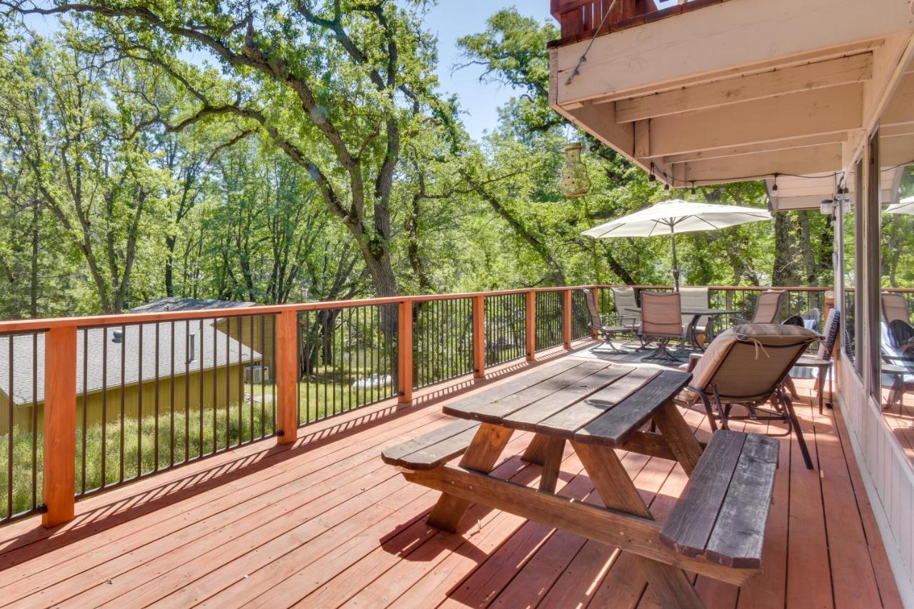 Cozy Cabin on the Cove, Large Deck & Private Dock - B&B Groveland