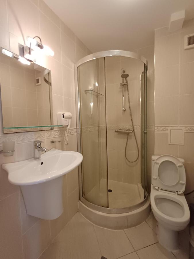 Chambre Lit Queen-Size avec Balcon