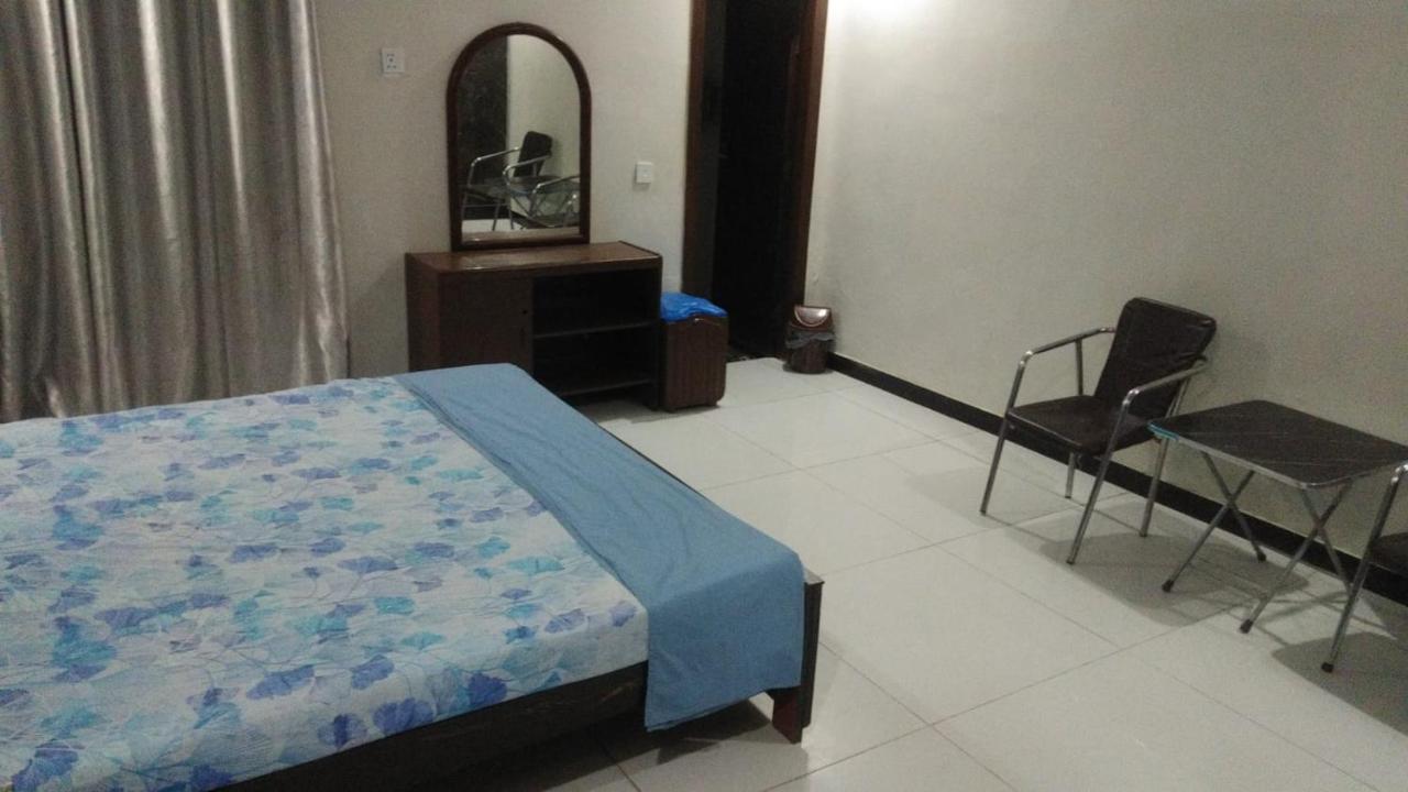 RAYSM Guest House - B&B Rawalpindi