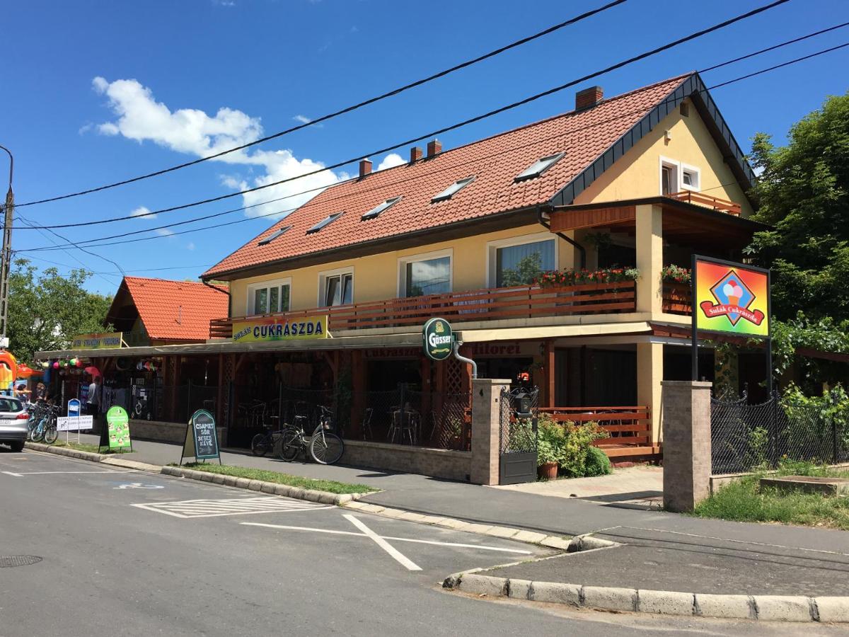 Sulák Apartmanház - B&B Zamárdi