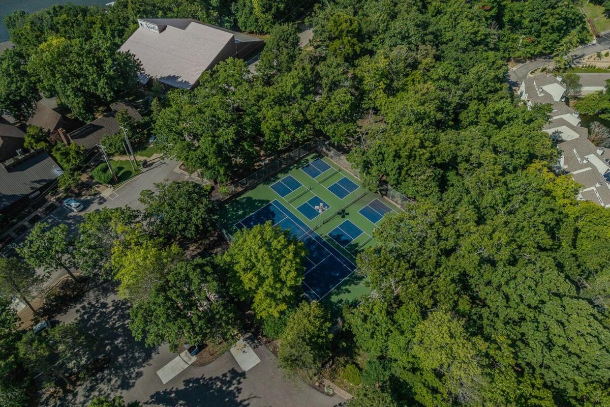 22 Mile Marker! Indoor/Outdoor Pools, Hot Tub! New - Chambres d'hôtes Osage Beach