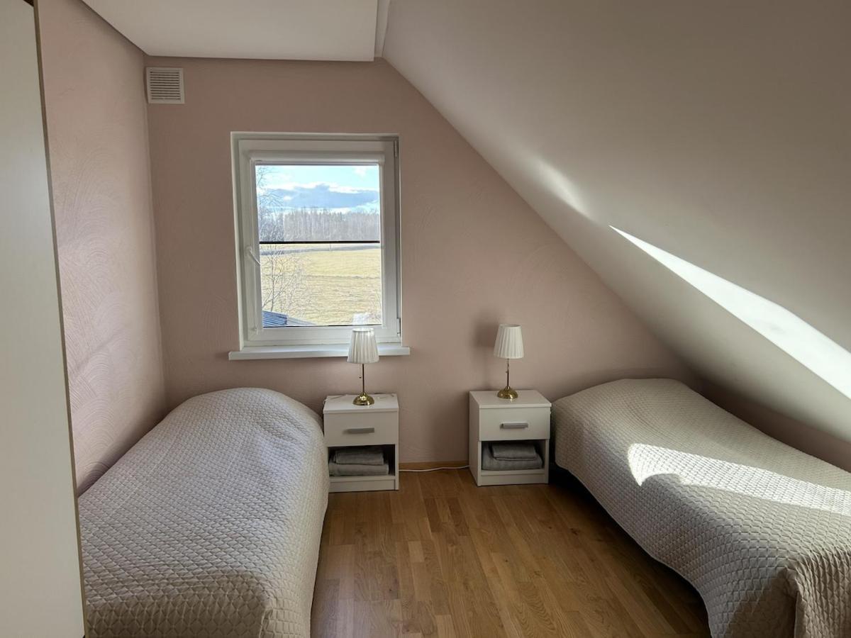 A cozy and spacious three-bedroom semi-detached house awaits guests - Ferienwohnung Vesneri