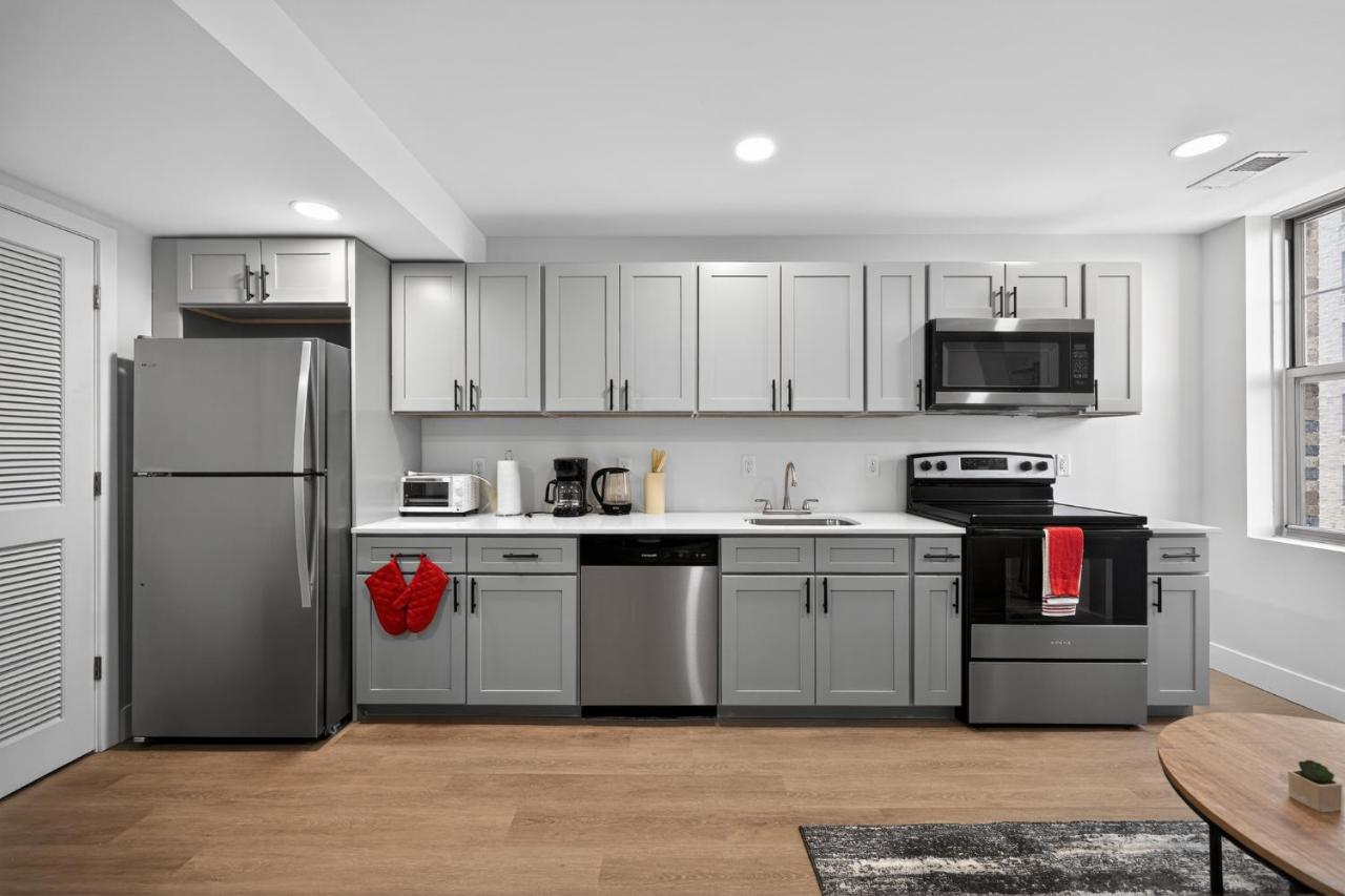 Elegant 2BR apartment with updated kitchen - B&B Reading