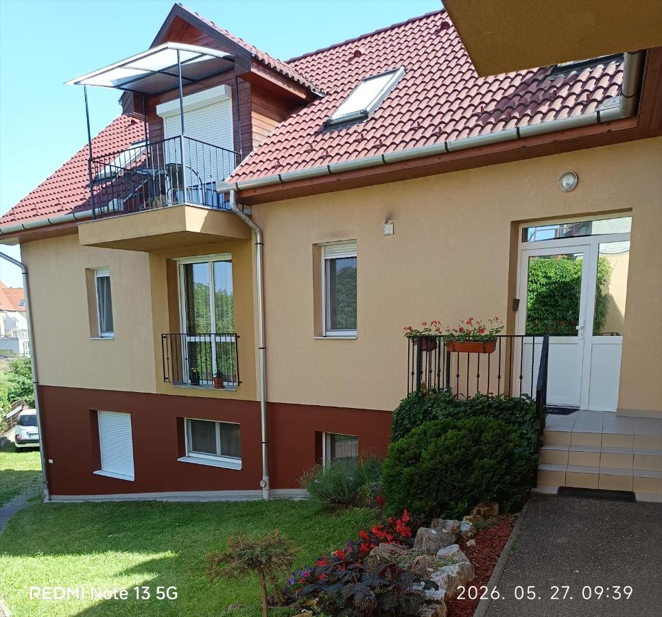 Zita Apartman - B&B Eger