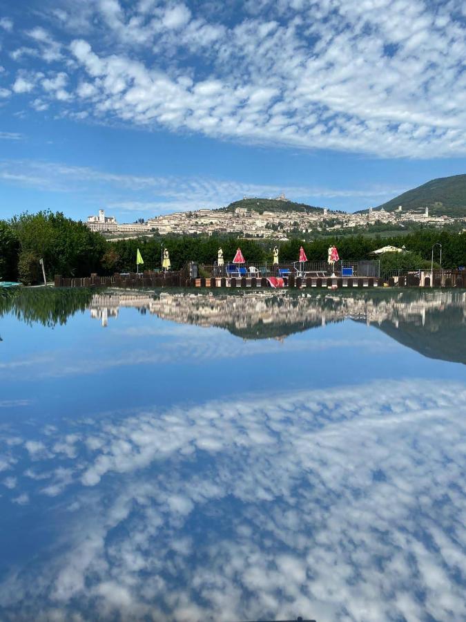 Modern flat near Assisi 2 minutes from airport ! - B&B Assisi
