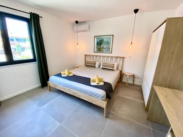 Spacious, Newly Renovated, Pula Rooftop Apartment with Marina Views - B&B Pula