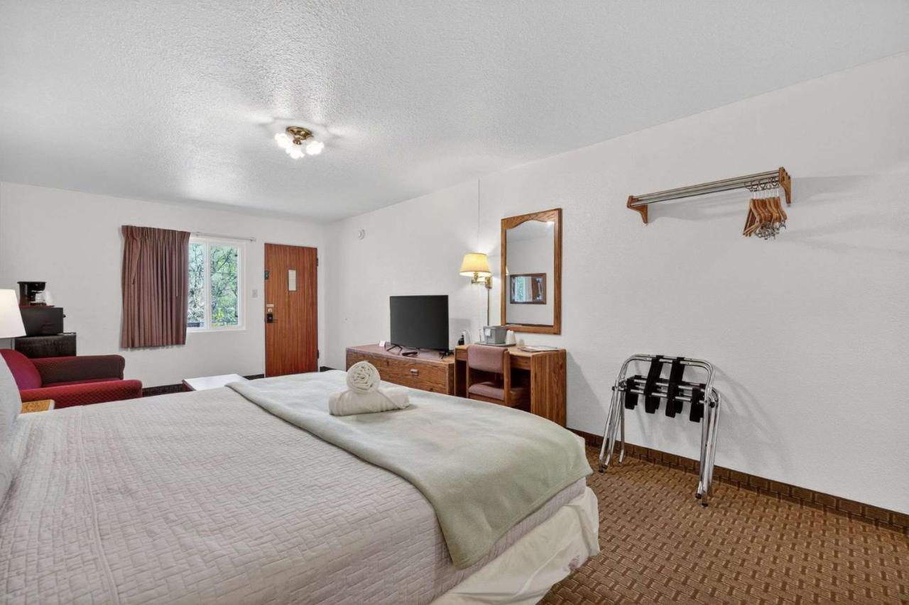 Eagle Motel Suite 107 - Bed and Breakfast Manitou Springs