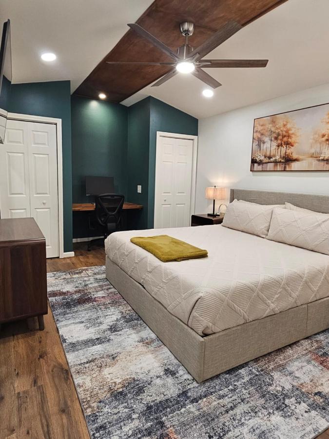 Tiny Home with Grill Laundry Deck Desk - Chambres d'hôtes Phenix City