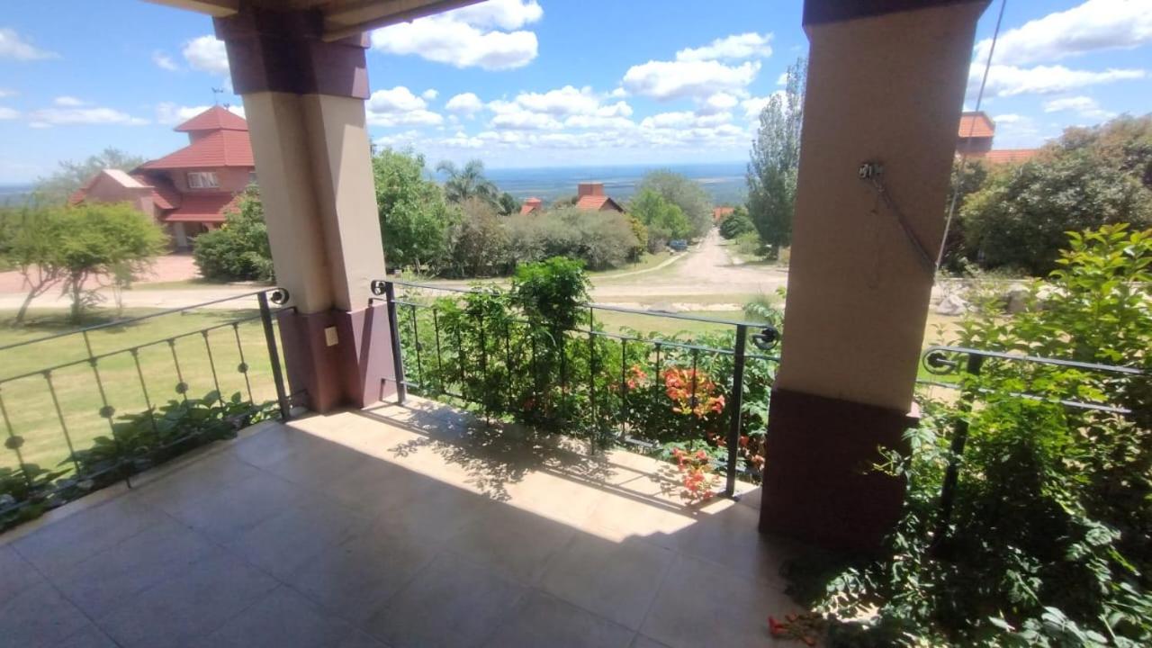 Alma Toscana casona de 3 dormitorios con parrillero cubierto - B&B Merlo