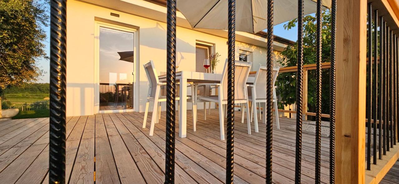 The Cosyvine House - A peaceful private retreat with jacuzzi, sauna, and breathtaking Brda views - Chambres d'hôtes Kozana