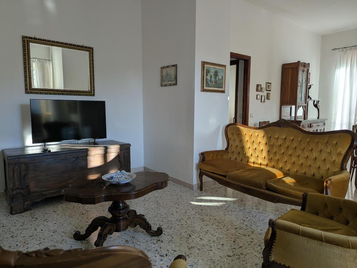 Spazioso appartamento in centro storico - B&B Tempio Pausania