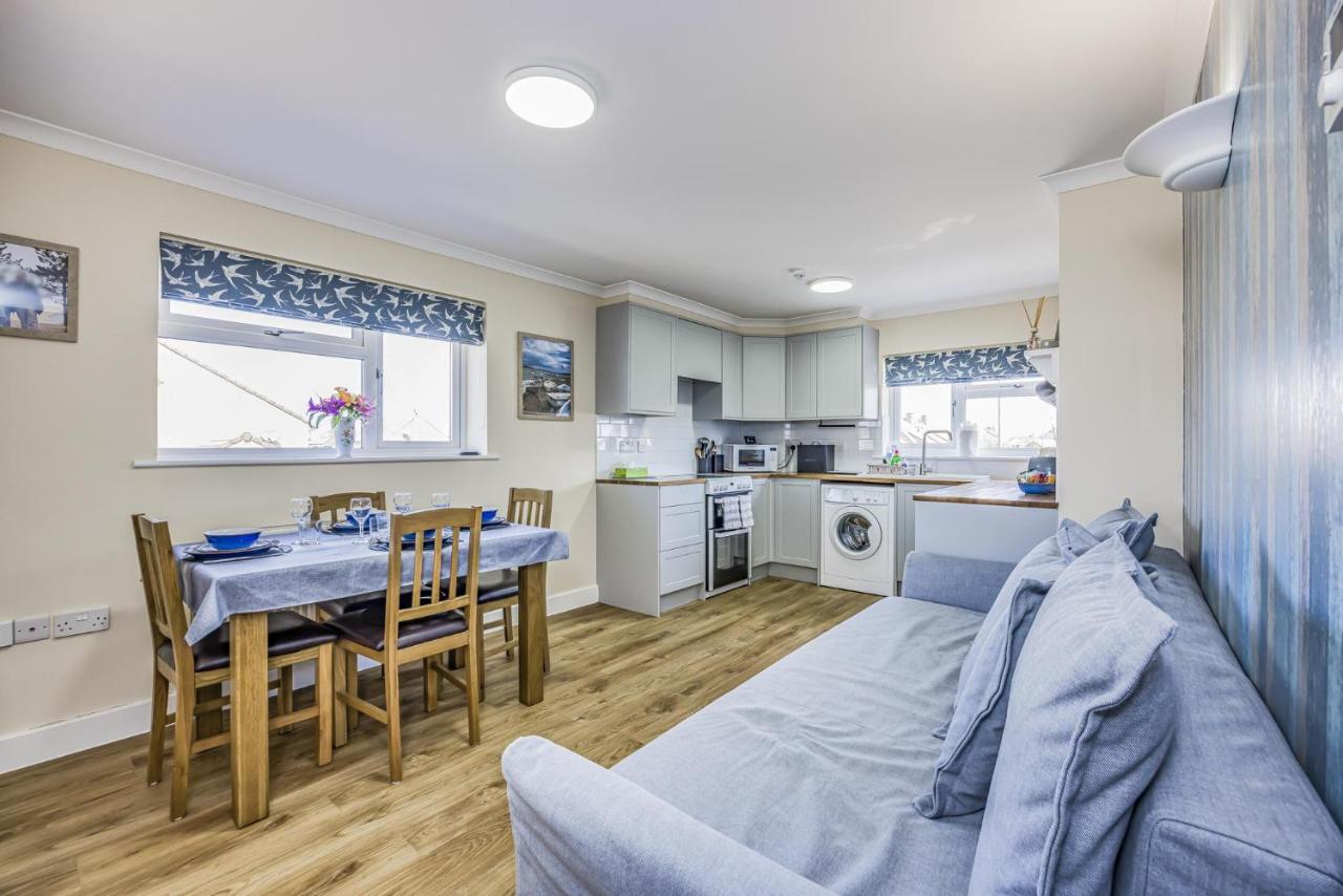Seaside Flat Moments from Beach - Pass the Keys - B&B East Wittering