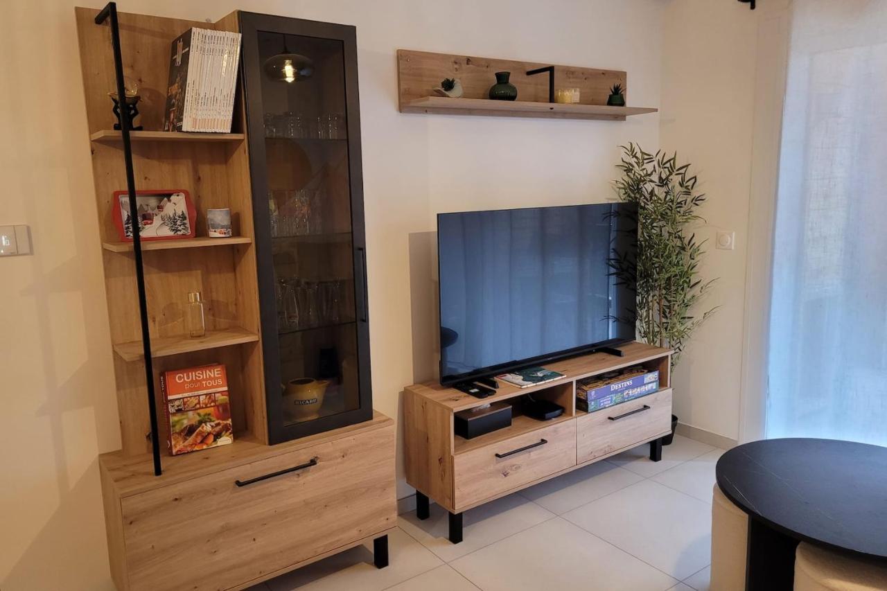 New apt at the slopes with private parking - B&B Briançon