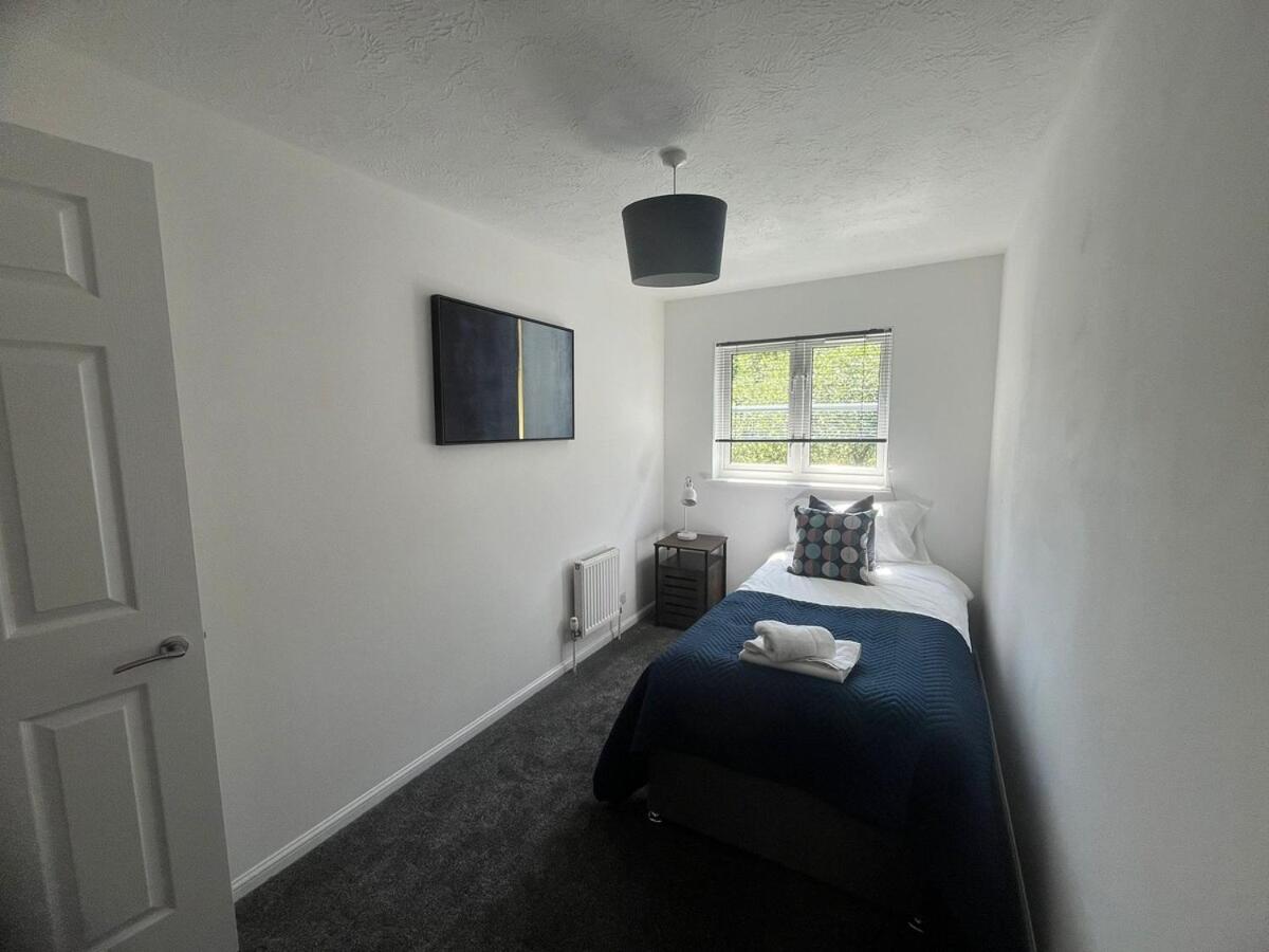 Gatwick Beckford Apartment for 4, Free Parking WIFI Contractors Corporate - B&B Three Bridges