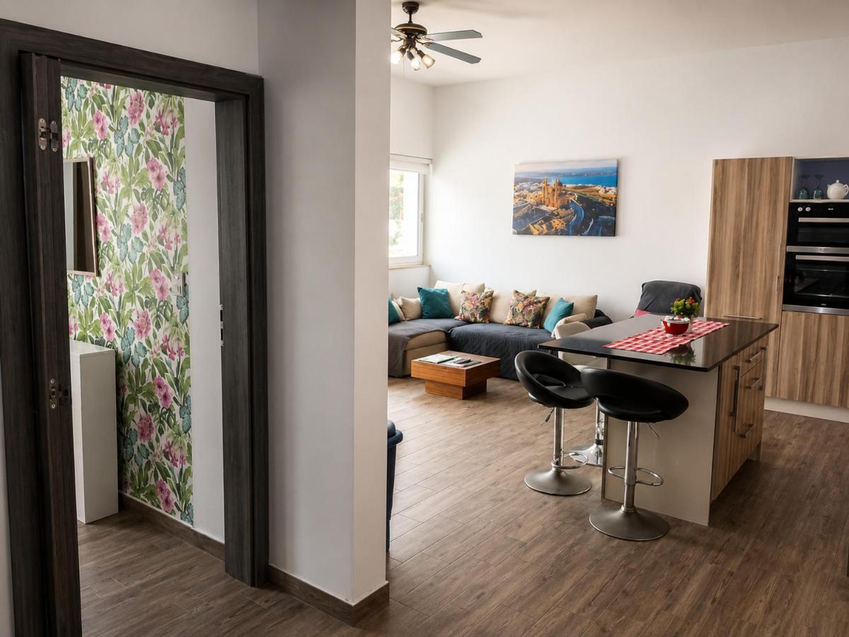Large & Spacious 3 Bedroom Apt Near the Sea - B&B San Pawl il-Baħar