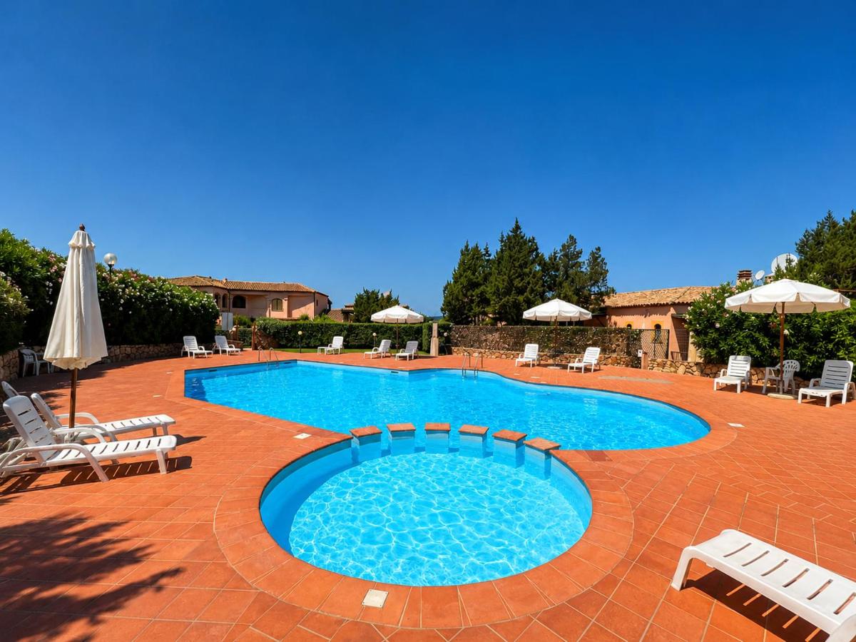 Sweet Home Villa with Shared Pool - B&B Baja Sardinia