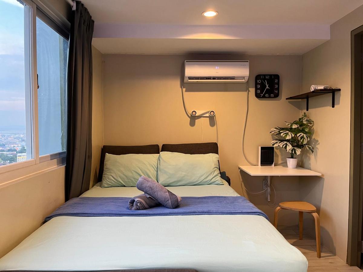 Sea View Studio near Ayala Mall with Pool and Fast WiFi - B&B Cebu City