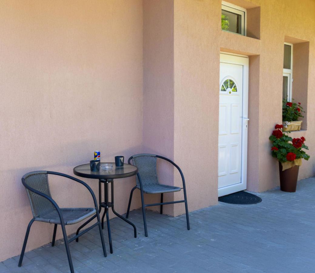 Julia Apartments Decebal - new, central, train station, park, self check-in - B&B Cluj-Napoca