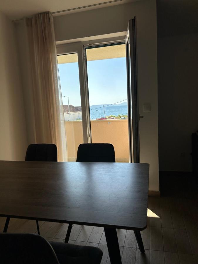 Apartamento de 2 dormitorios con balcón y vistas al mar