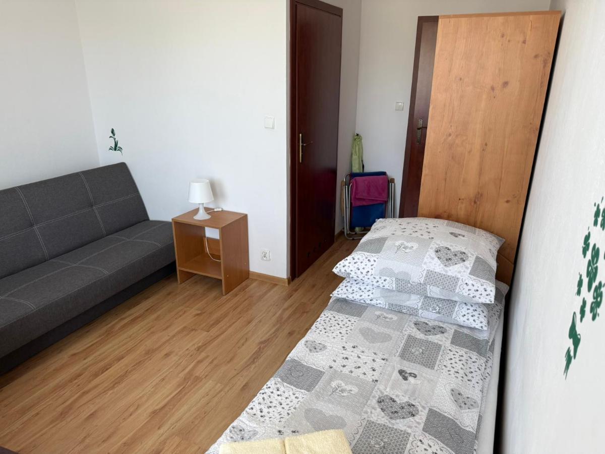 Zweibettzimmer mit Balkon