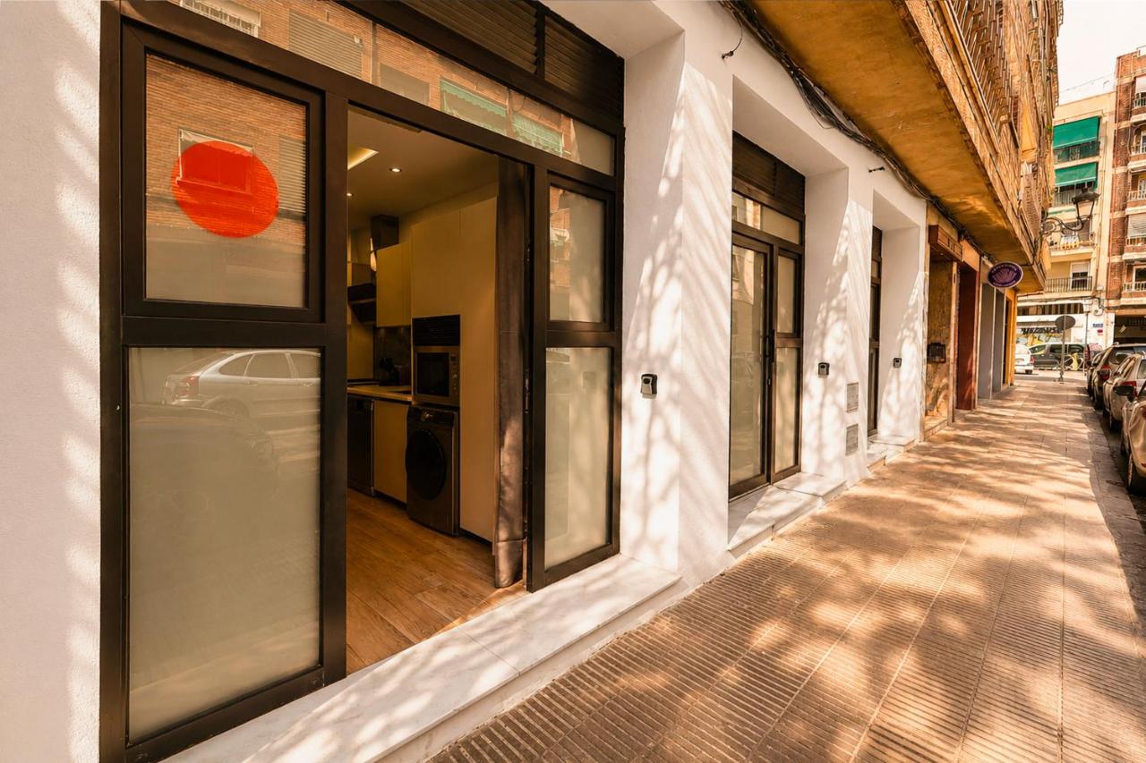 Rojo - Central Apt - Turia Park by Río Turia Apartments - B&B Valencia