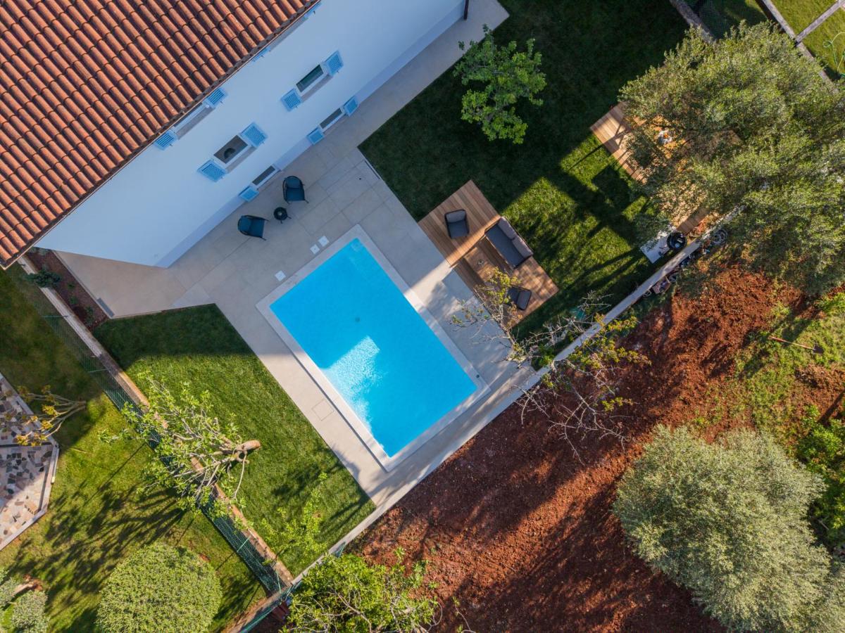 Sunny Line Premium Apartments with Pool - Ferienwohnung Umag