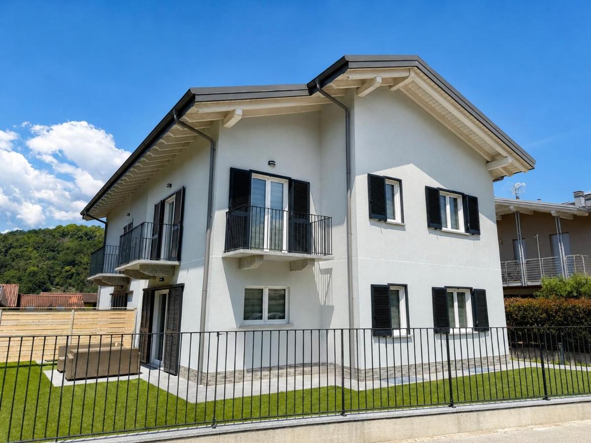 Villa Diamante, Spacious Comfort Villa on Lake Como with Garden, Garage & AC - B&B Colico