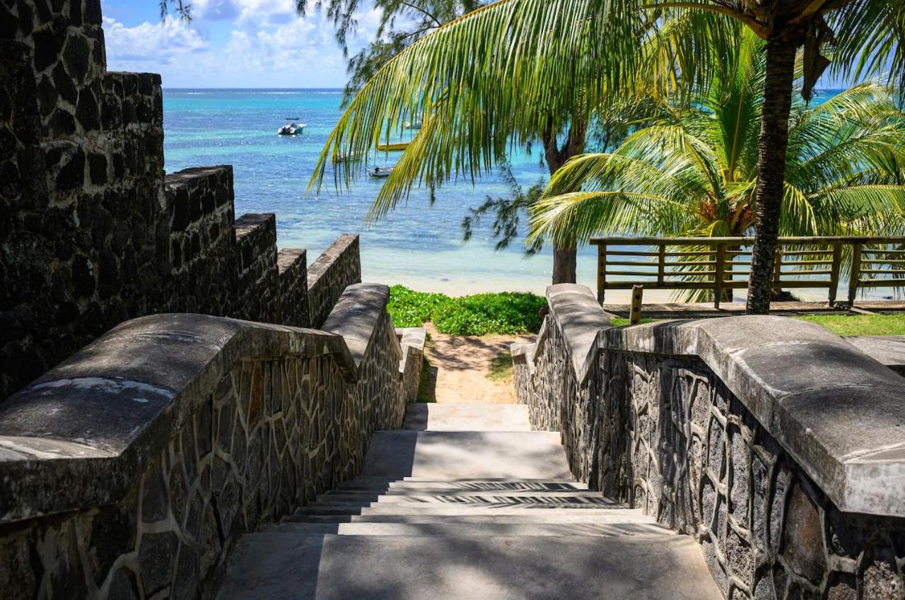 Beachfront Duplex with Estate Pool - B&B Bain Boeuf