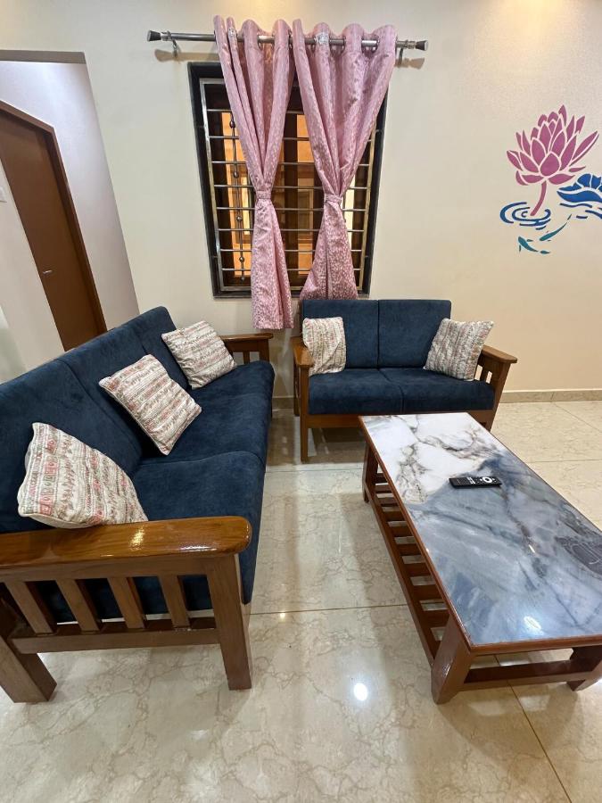 8 Bed Cool 3 bedroom kitchen WTC DLF OMR Apollo Proton OTT Wi-Fi - B&B Chennai