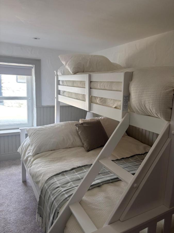 Hughie Toms Cottage - B&B Greencastle
