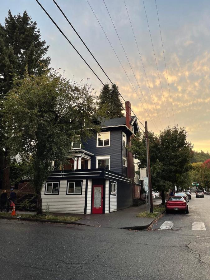 Unbeatable Location in NW District w Parking - Bed and Breakfast Portland