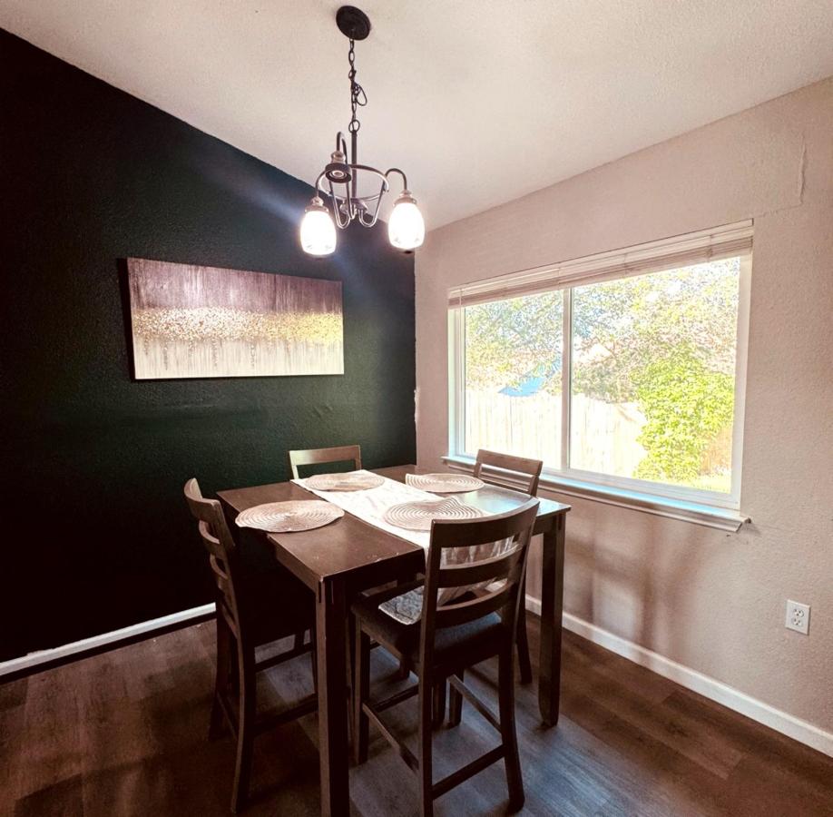 Cozy 3BR Home Near Randolph, BAMC & River Walk - B&B San Antonio
