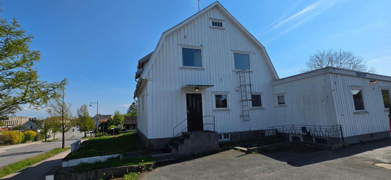 Central belägen lägenhet på andra våning inkl rum på delvis inredd vind - Chambres d'hôtes Falkenberg
