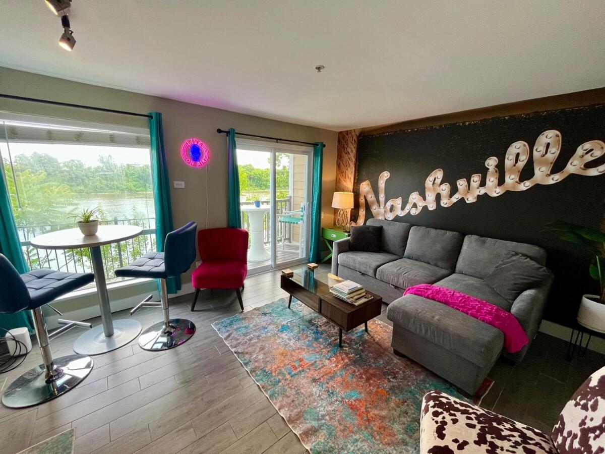 Riverside Rhythm! Waterfront & walk to Broadway! - B&B Nashville
