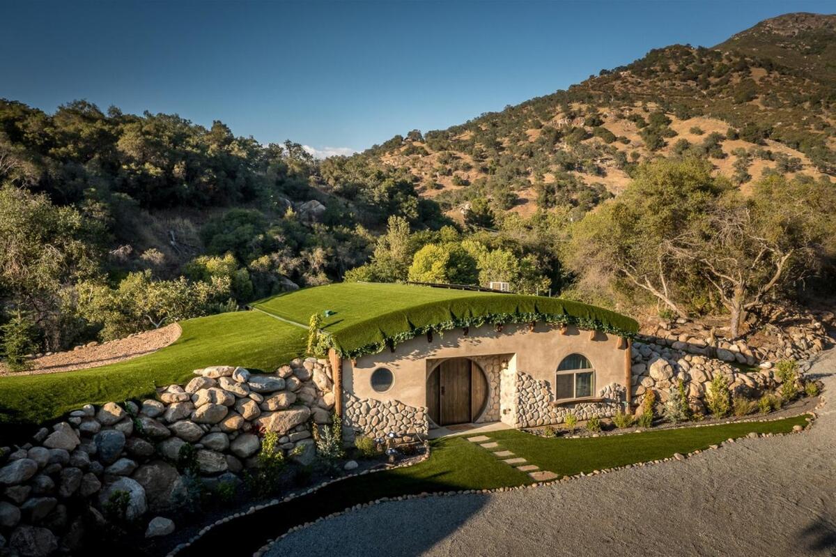 Sequoia Hollow Hole - Whimsical, Fairy Tale - Riverfront - Bed and Breakfast Three Rivers