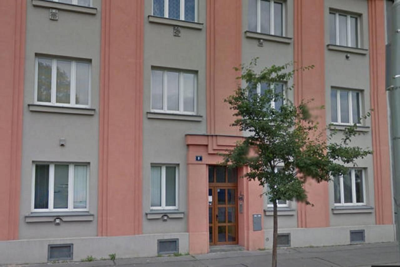 Apartment Argentinská 8 - Bed and Breakfast Praag