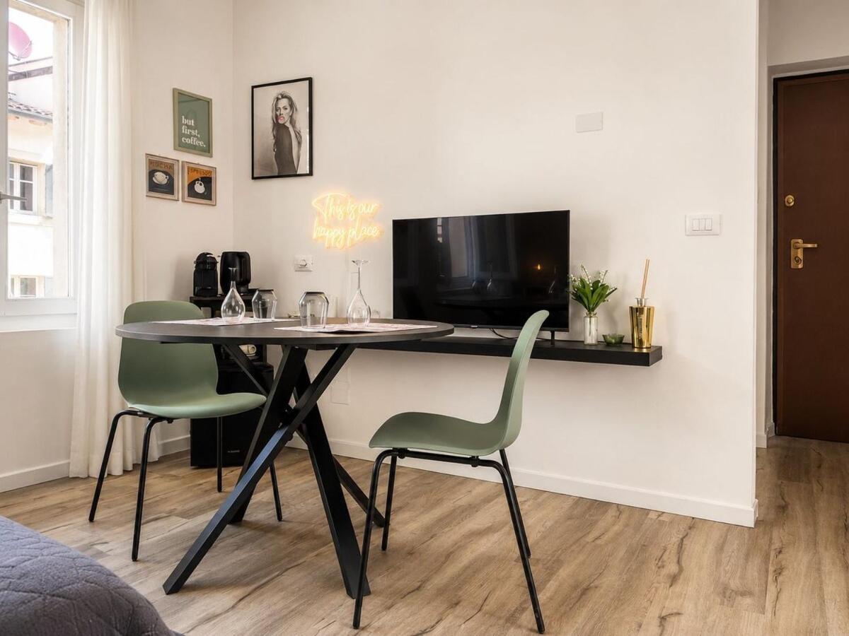 Stylish 1 Bedroom Flat Near Verona Attractions - Chambres d'hôtes Vérone