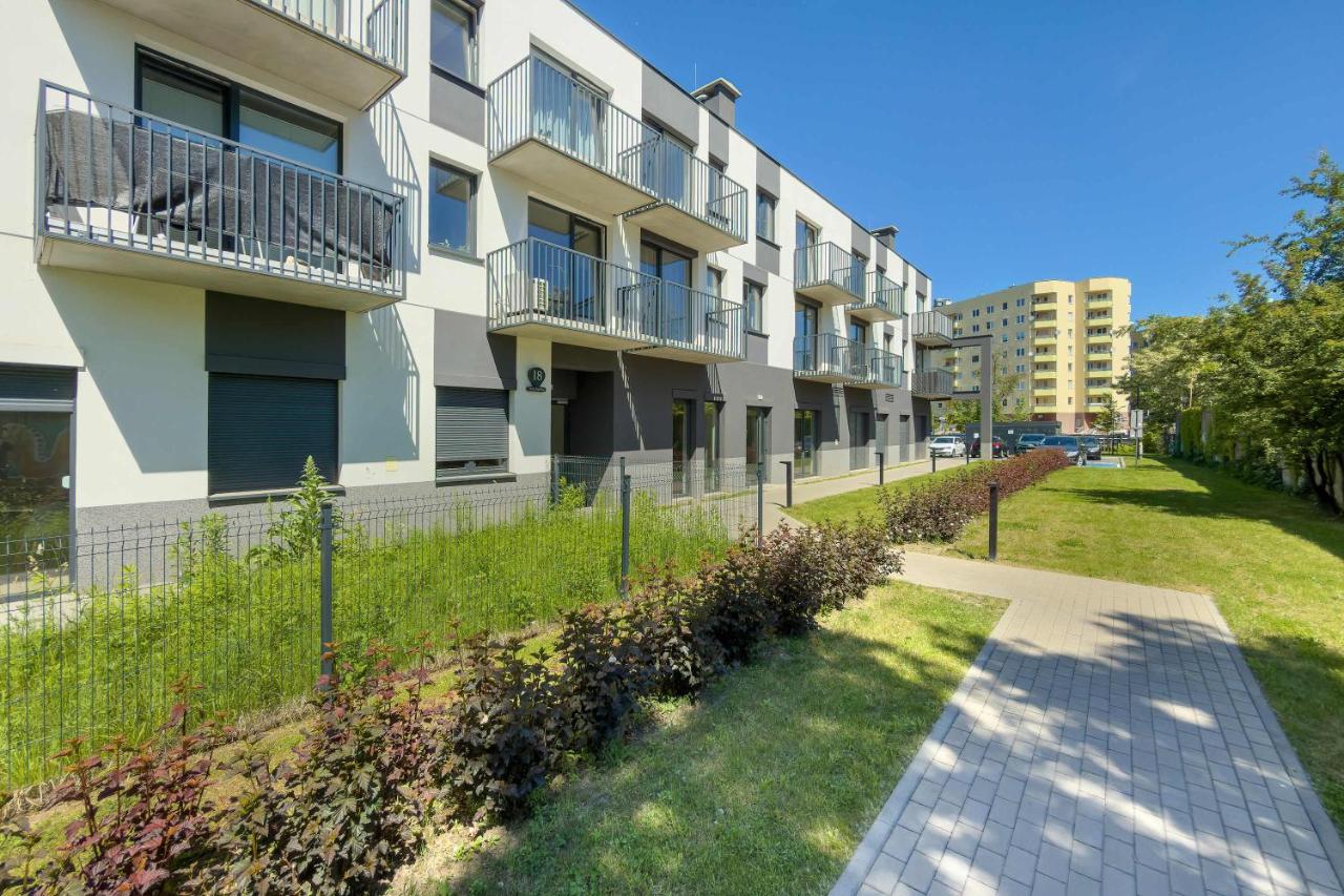 Family Apartment with Balcony, Air Conditioning and Parking by Renters Prestige - Chambres d'hôtes Wrocław