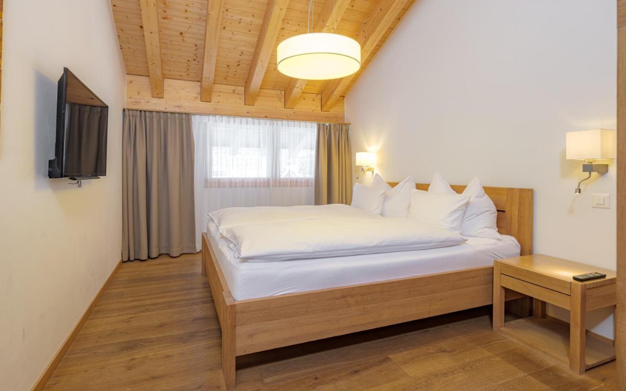 Zmuttgrat - Four-Bedroom Apartment