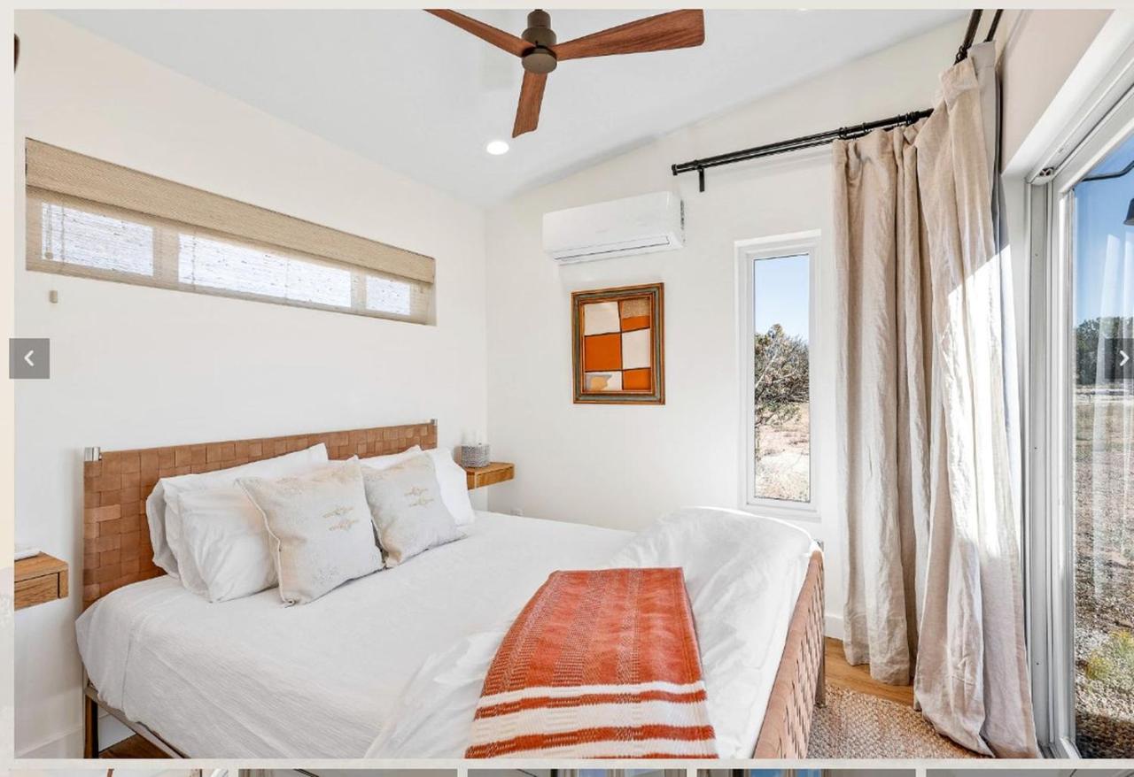 Eco-Luxury Desert Casita with Private Patio & Stargazing near Grand Canyon, Arizona - Chambres d'hôtes Williams