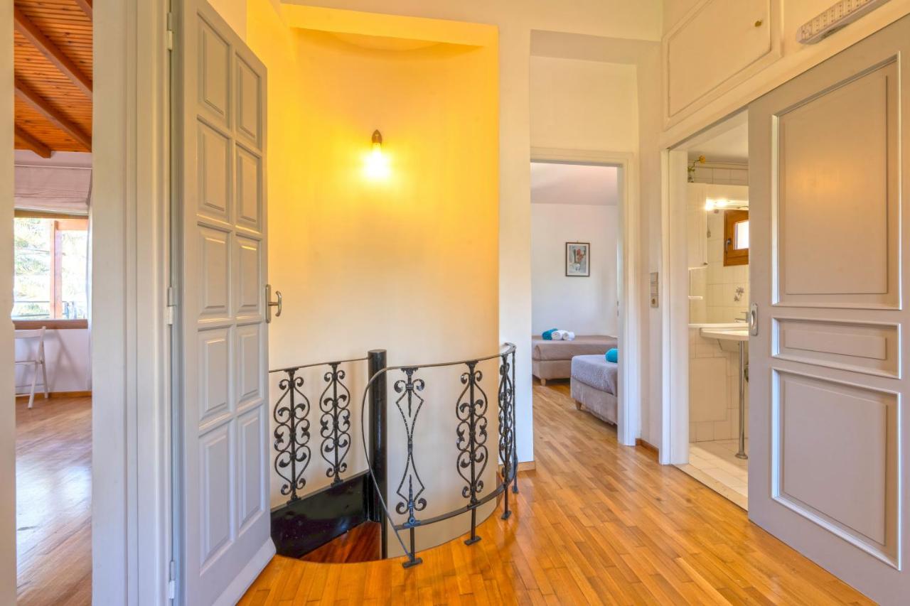 Villa Karteros with private swimming pool - Chambres d'hôtes Karterós