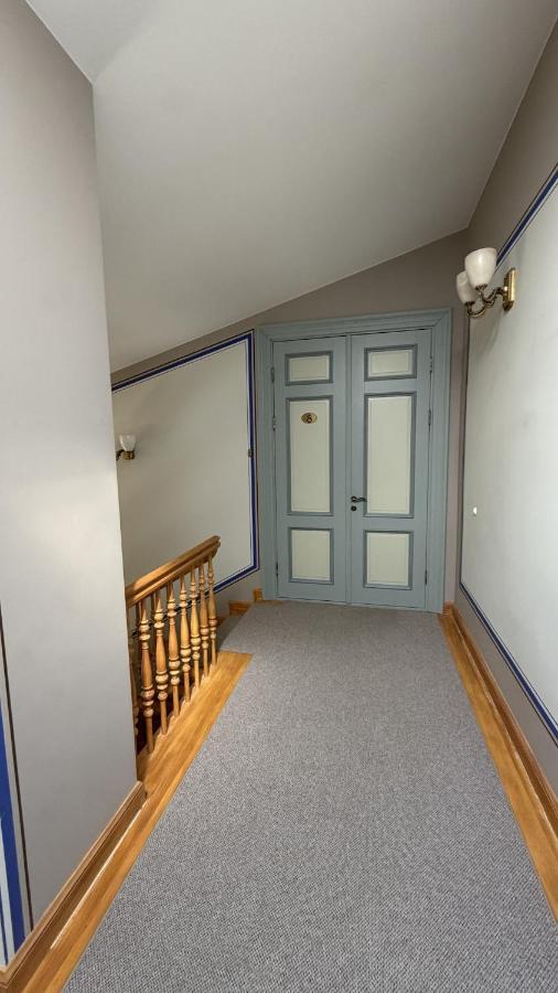 Scandinavian Skylight Loft in Riga Quiet Center - Historic Building, AC, Blackout Blinds - Chambres d'hôtes Riga