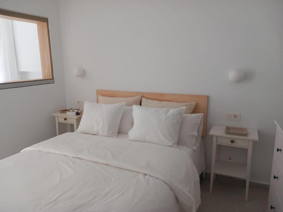 Famara - Beachfront, huge window & ocean views! - B&B Teguise