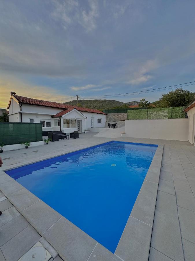 Holiday Home Niki - B&B Dračevice
