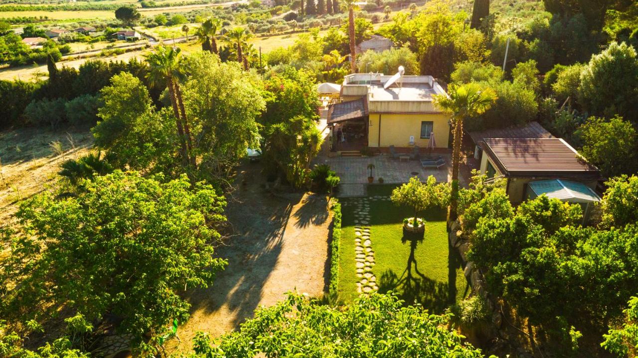 Donna Caterina House Sicily Countryside Retreat with Hot Tub - Chambres d'hôtes Pietraperzia