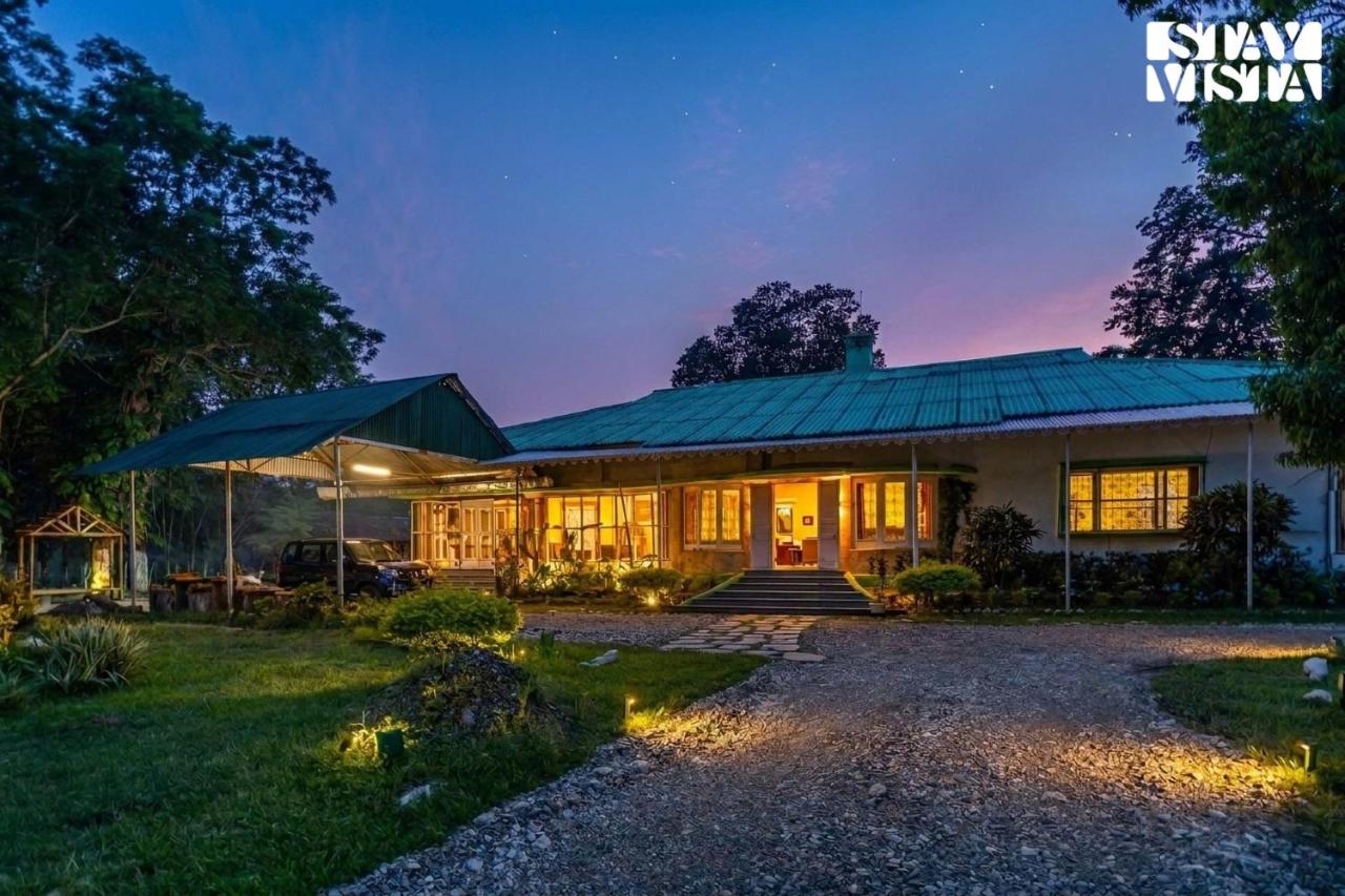 StayVista at The Sahib's Bungalow with BBQ & Bonfire - B&B Kālchīni